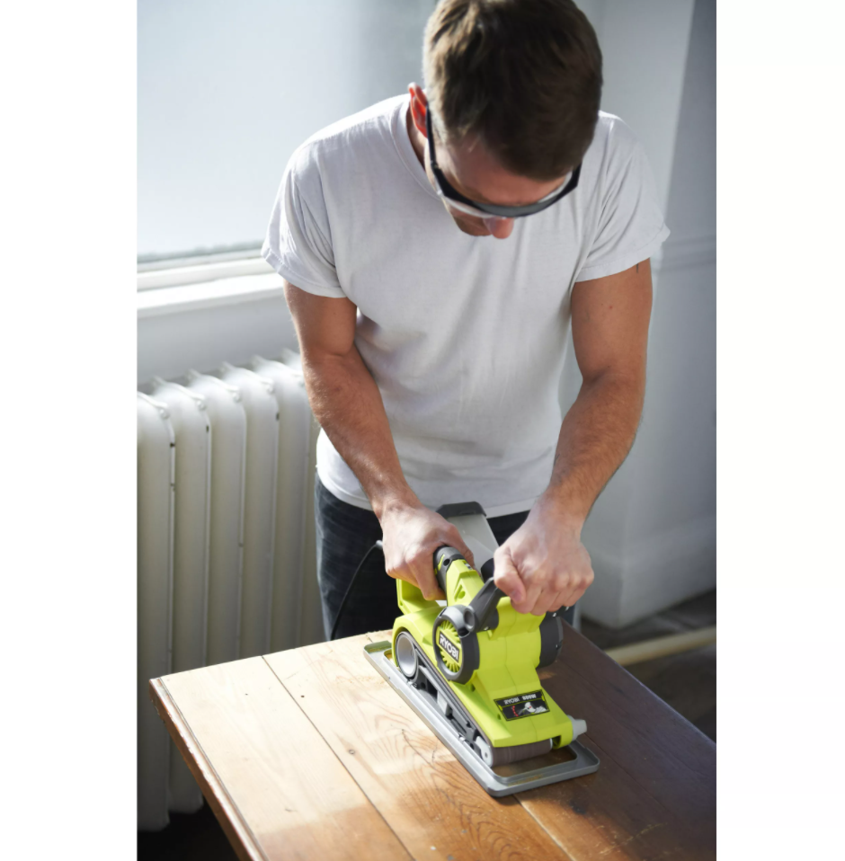 Ленточная шлифовальная машина 800 Вт RYOBI EBS800V