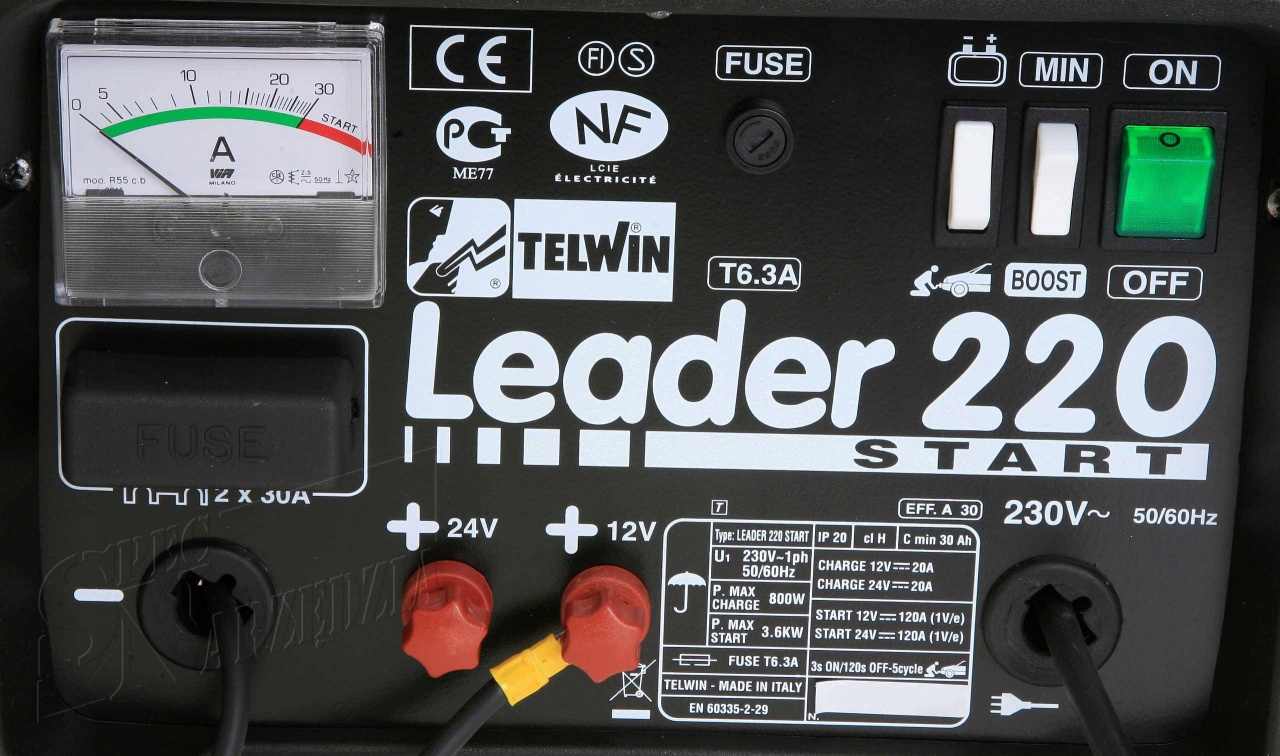 Устройство пуско-зарядное Leader 220, 180 А TELWIN 807539